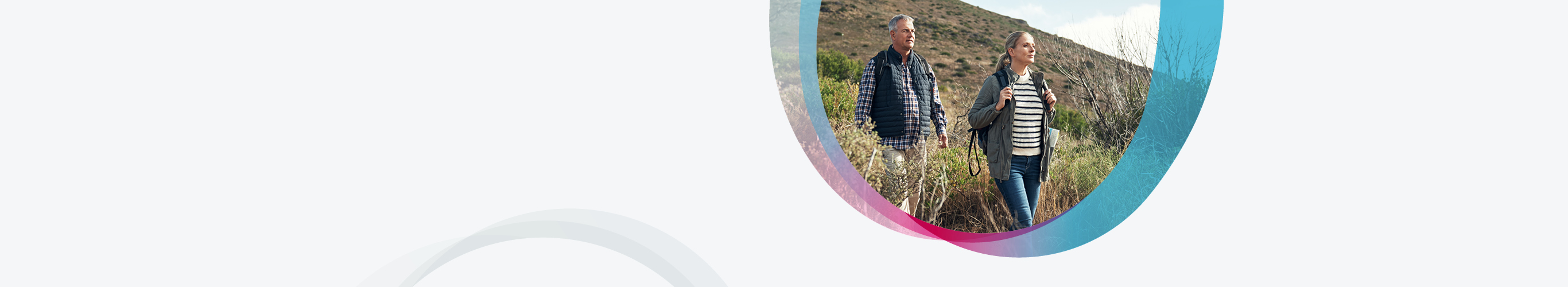 Mann und Frau wandern